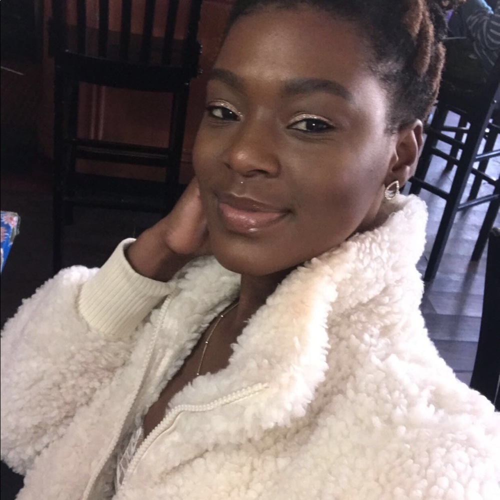 Meet your Posher, Tavia